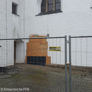 Pflaster entfernt für Seiteneingang