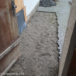 Pflaster entfernt für Seiteneingang