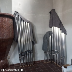 ausgebaute Orgelpfeifen