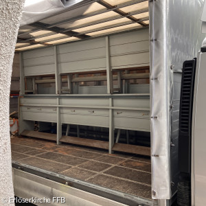 Bänke im LKW
