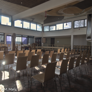 Ansicht des Innenraums mit Blick auf Altar und Orgel