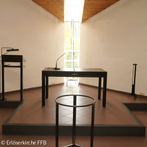 der Altarraum ist leer