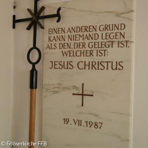 Vortragekreuz und Gründungstafel