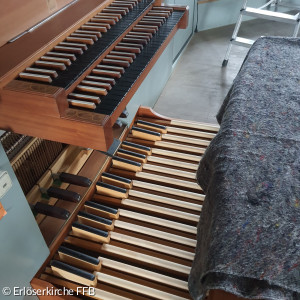 Spieltisch mit Pedalen